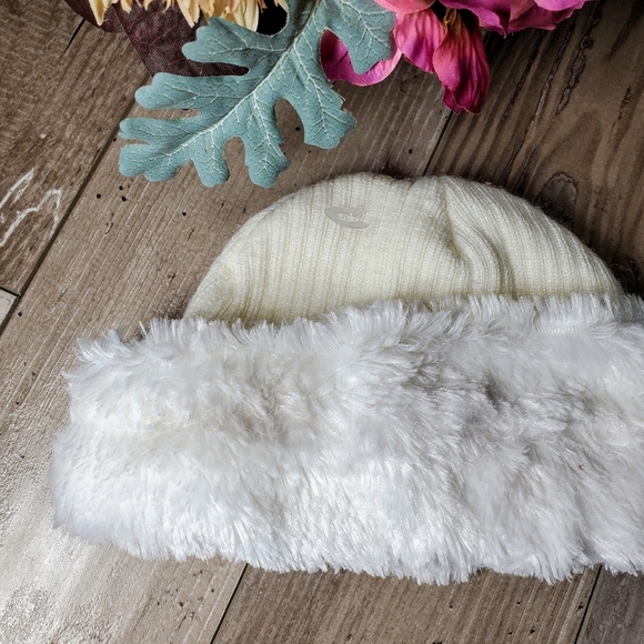 NWT Ivory Off-White Toddler Girl Faux Fur Beanie Winter Hat - Picture 3 of 8